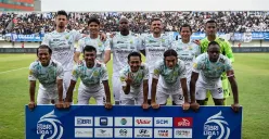 Skuad Persib Bandung saat melawan Persita Tangerang pada lanjutan pertandingan BRI Liga 1 2024/2025 di Stadion Indomilk Arena, Kabupaten Tangerang, Banten, Jum'at, 16 Mei 2025. (Sumber: Poskota/Bilal Nugraha Ginanjar)