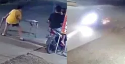 Viral rekaman video aksi bocah di Jepara yang pindahkan kursi ke jalan hingga sebabkan kecelakaan bikin netizen geram. (Sumber: Tangkap layar Instagram/@medsoszone)