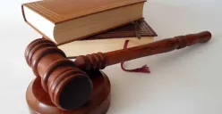 Tinjauan hukum perkara pinjaman online (pinjol). (Sumber: PxHere)