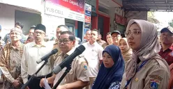 Gubernur Jakarta, Pramono Anung usai meninjau pengerukan kali Cakung Lama di Kelapa Gading, Jakut, Senin 19 Mei 2025. (Sumber: Poskota/Pandi Ramedhan)