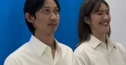 Momen pengambilan foto berlatar biru Yono Bakrie dan Vini Caroline. (Sumber: Istimewa)