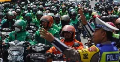 Ribuan ojol gelar aksi unjuk rasa hari ini, Selasa, 20 Mei 2025. (Sumber: Instagram/@poldametrojaya)
