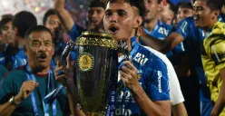 Piala Liga 1 saat diraih Persib di kompetisi musim 2023-24. (Sumber: persib.co.id)