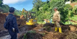 Kondisi tanah longsor di wilayah Kecamatan Lembang, Kabupaten Bandung Barat. (Sumber: Poskota/Gatot Poedji Utomo)