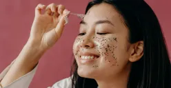 Cara buat masker eksfoliasi wajah. (Sumber: Pexels/Polina)