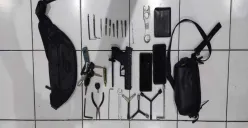 Barang bukti berupa senjata api yang diamankan polisi dari para pelaku curanmor. (Sumber: Polsek Koja)