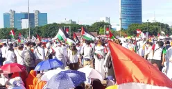 Massa menggelar aksi damai bela Palestina di Jakarta Pusat, Sabtu, 24 Mei 2025, pagi. (Sumber: Humas Polres Metro Jakarta Pusat)