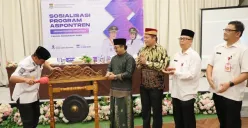 Bupati Tangerang meresmikan peluncuran program ASPONTREN di Hotel Lemo Serpong, Kabupaten Tangerang pada Jumat, 23 Mei 2025. (Sumber: Protokol dan Komunikasi Pimpinan Setda Kabupaten Tangerang)