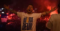Kapten Persib Bandung, Marc Klok ingin melengkapi raihan gelar juara dengan kemenangan di laga terakhir musim 2024-2025 melawan Persis Solo. (Foto: persib.co.id)
