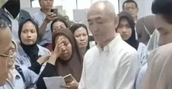 Para karyawan PT Maruwa Indonesia di Batam menggelar aksi protes setelah perusahaan tempat mereka bekerja mendadak menghentikan operasional tanpa membayar gaji dan pesangon, April 2025. (Sumber: TikTok/@duaposoposo)