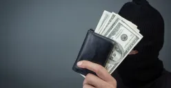 Ilustrasi debt collector datang ke rumah debitur yang gagal bayar pinjaman online. (Sumber: Freepik)