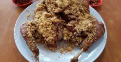 Ayam goreng kremes legendaris dari Warung Widuran Solo yang kini tengah menuai kontroversi terkait label non-halal. (Sumber: Instagram/@ayamgorengwiduransolo)