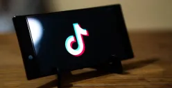 Akun media sosial Kepala Desa Cikahuripan, Kecamatan Cisolok, Kabupaten Sukabumi, Heri Suryana alias Jaro Midun yang viral. (Sumber: Pixabay/amrothman)