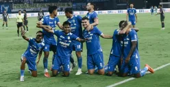 Para pemain Persib Bandung saat melakoni laga terakhir Liga 1 2024/2025 melawan Persis Solo di Stadion Gelora Bandung Lautan Api (GBLA) pada Sabtu, 25 Mei 2025. (Sumber: X/@persib)