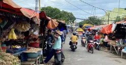 Suasana di Pasar Anyar, Tangerang. (Sumber: POSKOTA | Foto: Primayanti)