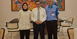 Gamal Syafrudin, sopir Mikrotrans JakLingko, saat menerima undangan dari Gubernur Jakarta Pramono Anung di Balai Kota DKI Jakarta. (Sumber: Kominfotik Transjakarta)