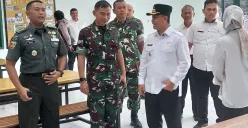 Wali Kota Depok, Supian Suri melakukan pengecekan barak di Divisi 1 Kostrad, Cilodong, Kota Depok, Rabu, 28 Mei 2025. (Sumber: Humas Pemkot Depok)