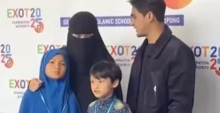 Herfiza Novianti istri Ricky Harun dalam penampilan barunya mengenakan cadar. (Sumber: Istimewa)