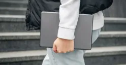 Dua stafsus era Nadiem Makarim diperiksa Kejagung soal dugaan korupsi pengadaan laptop. (Sumber: Freepik)