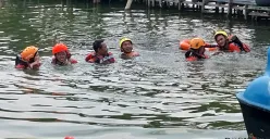 Puluhan relawan Baznas dan mahasiswa binaan mengikuti kegiatan water rescue di Situ Rawa Gede, Kota Bekasi, Sabtu, 31 Mei 2025. (Sumber: POSKOTA | Foto: Nurpini Aulia Rapika)