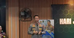 Kepala Bidang Hubungan Masyarakat Polda Metro Jaya, Komisaris Besar Polisi Budi Hermanto, menjelaskan perihal pemeriksaan terhadap artis Onadio Leonardo yang masih berlangsung. (Sumber: Poskota/Ali Mansur)