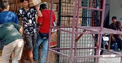 Aparat Polres Metro Jakarta Utara menggerebek sebuah ruko di kawasan Ancol, Pademangan, yang diduga menjadi lokasi pemalsuan perlengkapan makan program MBG. (Sumber: Dok Polres Metro Jakarta Utara)