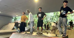 Ratusan skater berlomba dalam kejuaraan di Skatepark Slipi, Jakarta Pusat, Minggu, 2 November 2025. (Sumber: POSKOTA | Foto: Pandi Ramedhan)