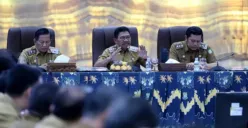 Wali Kota Tangerang, Sachrudin bersama Wakil Wali Kota, Maryono memimpin Rapat Kewilayahan di Pusat Pemerintahan Kota Tangerang, Senin, 3 November 2025. (Sumber: Istimewa)