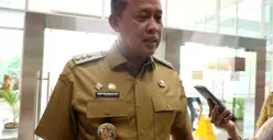 Wali Kota Bekasi Tri Adhianto pastikan pihaknya tengah melakukan percepatan pembangunan folder dan turap di beberapa wilayah untuk hadapi musim penghujan. (Sumber: Poskota/Nurpini Aulia Rapika)