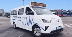 Wuling dan TransJakarta resmi menandatangani MoU untuk uji coba mobil listrik Mitra EV. (Sumber: Dok. Wuling)