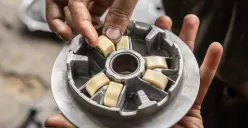 Roller motor matic berperan penting dalam sistem CVT dan akselerasi kendaraan. (Sumber: Dok. Suzuki Indonesia)