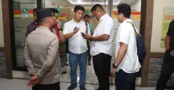 Kapolresta Tangerang Kombes Pol Andi Muhammad Indra Waspada Amirullah saat melakukan cek TKP penembakan di Kantor KJU. (Sumber: Polresta Tangerang)