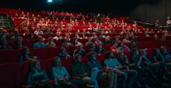 Ilustrasi bioskop-Deretan Film yang Akan Tayang Bulan November 2025 (Sumber: Unsplash/Krists Luhaers)