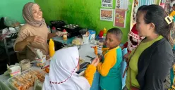 Suasana di kantin SDN 01 dan 03 Pagi, Tambora, Jakarta Barat, Selasa, 4 November 2025. (Sumber: Poskota/Pandi Ramedhan)