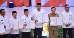 Bupati Bogor, Rudy Susmanto menandatangani nota kesepahaman penerapan pidana kerja sosial. (Sumber: Pemkab Bogor)