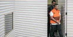 Gubernur Riau, Abdul Wahid ditetapkan KPK sebagai tersangka dugaan kasus korupsi di Gedung Merah Putih, Guntur, Setiabudi, Jakarta Selatan, Rabu, 5 November 2025. (Sumber: Poskota/Bilal Nugraha Ginanjar)