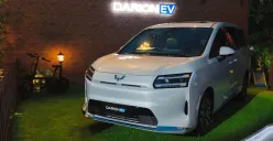 Mobil listrik Wuling Darion EV menawarkan harga kompetitif di segmen kendaraan MPV. (Sumber: Poskota/Erwan Hartawan)