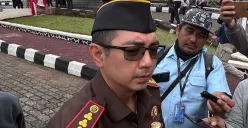 Kajari Kabupaten Bogor, Denny Achmad saat menyampaikan hukuman kerja sosial bagi pelaku tipiring, Rabu, 5 November 2025. (Sumber: Poskota/Giffar Rivana)