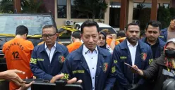 Dirreskrimum Polda Banten Kombes Dian Setyawan memberikan keterangan pres pencurian mobil di Mapolda Banten, Banjarsari, Cipocok Jaya, Kota Serang, Kamis, 6 November 2025. (Sumber: Dok. Bidhumas Polda Banten)