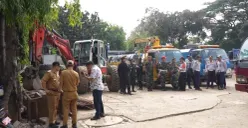 Kegiatan penertiban dan pengamanan aset milik Pemprov DKI Jakarta di Komplek BTN 1 dan 2, RW 03, Kembangan Utara, Kembangan, Jakarta Barat, Kamis, 6 November 2025. (Sumber: Kominfotik Pemkot Jakbar)