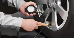 Ilustrasi menjaga tekanan angin agar terhindar dari kecelakaan fatal. (Sumber: Freepik)