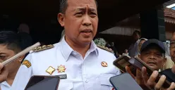 Wali Kota Bekasi, Tri Adhianto resmi mengeluarkan surat edaran penghentian layanan WiFi di sektor publik Pemerintah Kota Bekasi. (Sumber: Poskota/Nurpini Aulia Rapika)