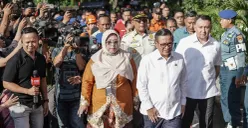 Gubernur Jakarta, Pramono Anung meninjau lokasi ledakan di SMAN 72 Jakarta, Kelapa Gading Barat, Jakarta Utara, Jumat, 7 November 2025. (Sumber: Poskota/Bilal Nugraha Ginanjar)