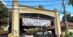 Situasi di depan SMAN 72, Kelapa Gading Selatan, Jakarta Utara, Jumat, 7 November 2025. (Sumber: Poskota/Pandi Ramedhan)
