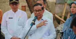 Gubernur Jakarta, Pramono Anung meninjau Kali Krukut di kawasan Petogogan, Kebayoran Baru, Jakarta Selatan, Jumat, 7 November 2025. (Sumber: Dok. Kominfotik Pemprov Jakarta)