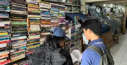 Kondisi toko buku di kawasan Kwitang, Senen, Jakarta Pusat, Jumat, 7 November 2025. (Sumber: Poskota/Pandi Ramedhan)
