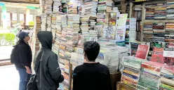Situasi toko buku di kawasan Kwitang, Senen, Jakarta Pusat, Jumat, 7 November 2025. (Sumber: Poskota/Pandi Ramedhan)