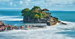 Ingin Foto Liburan Ala Bali Tanpa Keluar Rumah? Coba Rekomendasi Prompt Gemini AI Ini (Sumber: Pinterest)