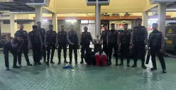 Polres Metro Jaya menggagalkan aksi tawuran yang diduga akan dilakukan sekelompok remaja di Mangga Besar XIII, Sawah Besar, Jakarta Pusat, pada Sabtu, 8 November 2025 dini hari. (Sumber: Polres Jakarta Metro Pusat)