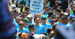 Ribuan peserta mengikuti Green Democracy Fun Walk di Jakarta dalam rangka HUT ke-21 DPD RI dan pencanangan Hari Green Democracy. (Sumber: Istimewa)